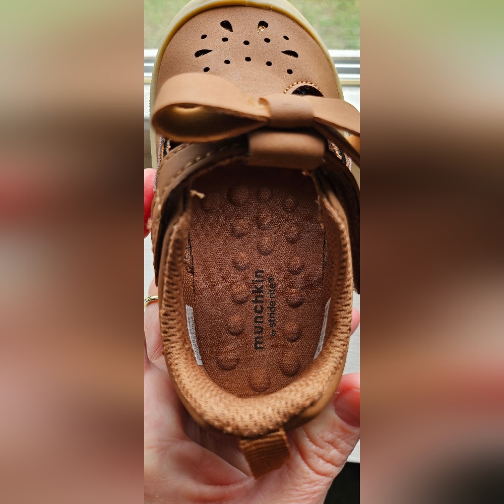 Munchkin Shoes - Picture 3 of 5